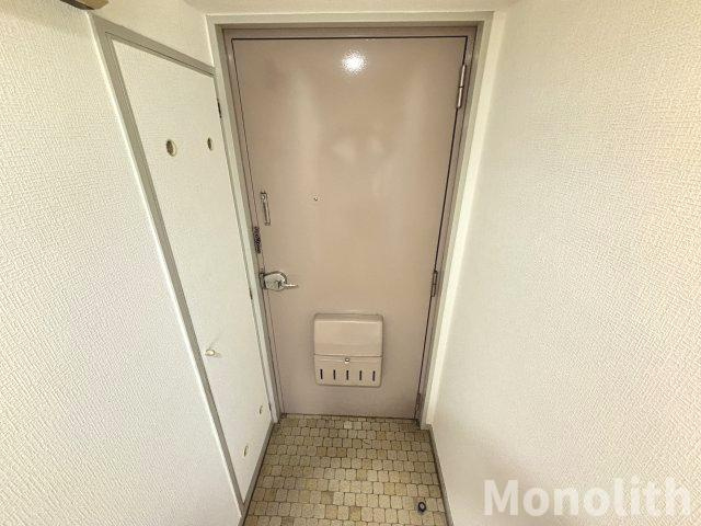 カワトコーポラスの玄関