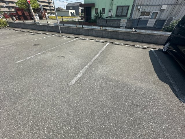 アバンセ１２１の駐車場