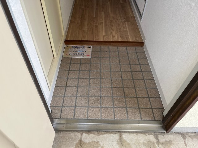 メゾン城南の玄関