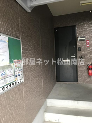 【エントランス】 | ヴィラージュ・９５　A棟