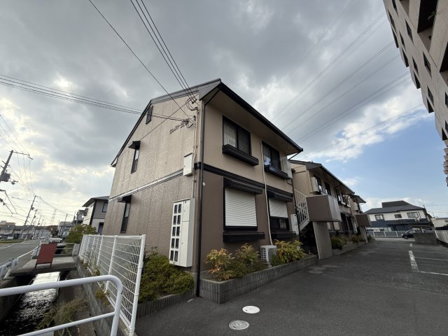 クレスト安室の外観