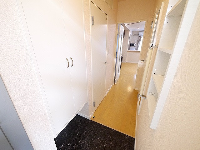 レオネクストコミンチャーレ九条の玄関|ゆったりとした玄関です