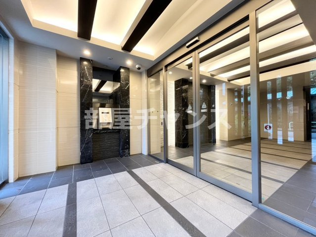 プレサンス丸の内レジデンスⅢのエントランス