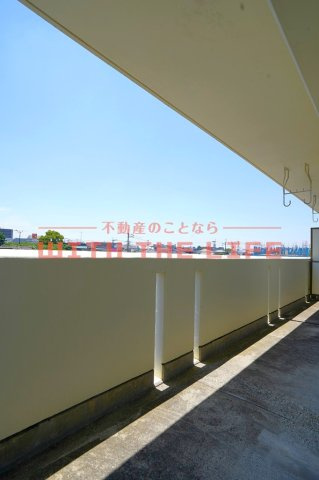 風祭ハイツ【キャッシュバック対象物件】のバルコニー|暖かな日差しのふりそそぐバルコニー