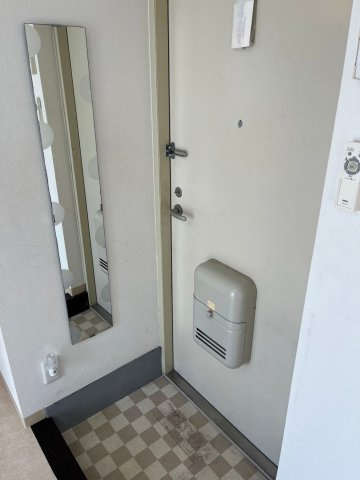 森下ビルの玄関