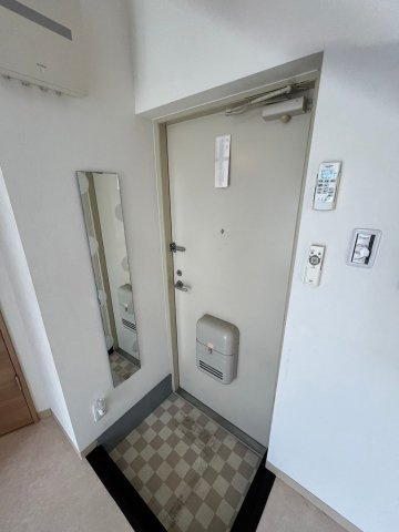 森下ビルの玄関