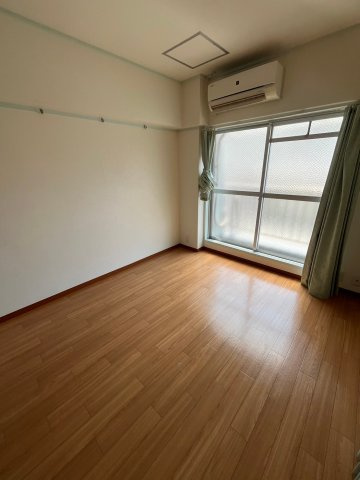 森下ビルの居間・リビング