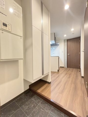 [防音マンション」スカイラシクラス小岩の玄関|収納もある玄関です