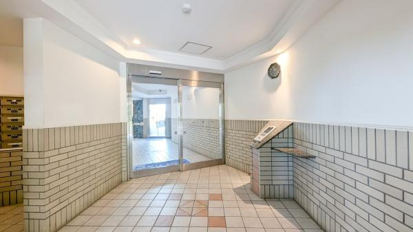 横浜市泉区岡津町の中古マンションのエントランス|エントランスにはオートロックがついており、防犯面も安心！
清掃も行き届いています
