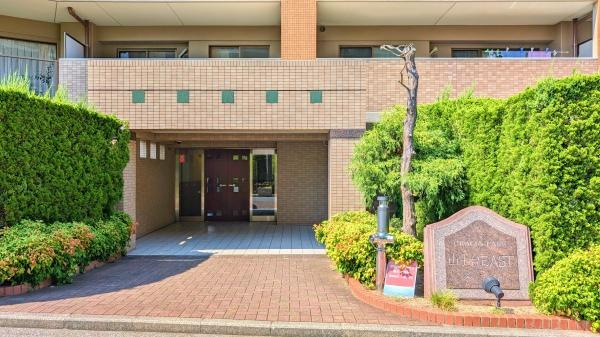横浜市泉区岡津町の中古マンションのエントランス|清掃もしっかりとされたマンションです。
安心・安全・快適にお過ごしください