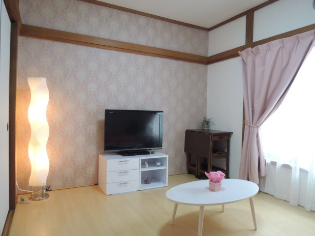 サンホワイトの洋室|家具家電食器等全て揃ったお部屋で新生活がすぐにスタートできます【サンホワイト】※写真は202号室