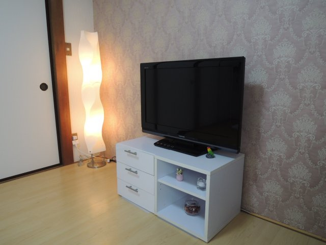 サンホワイトの洋室|家具家電食器等全て揃ったお部屋で新生活がすぐにスタートできます【サンホワイト】※写真は202号室