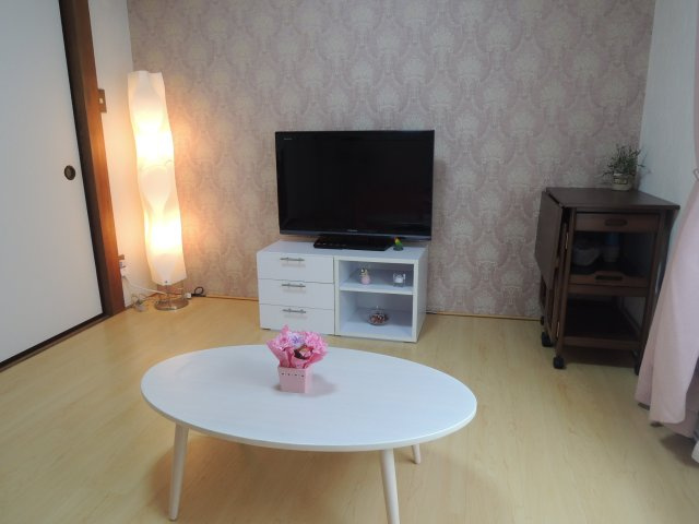 サンホワイトの洋室|家具家電食器等全て揃ったお部屋で新生活がすぐにスタートできます【サンホワイト】※写真は202号室