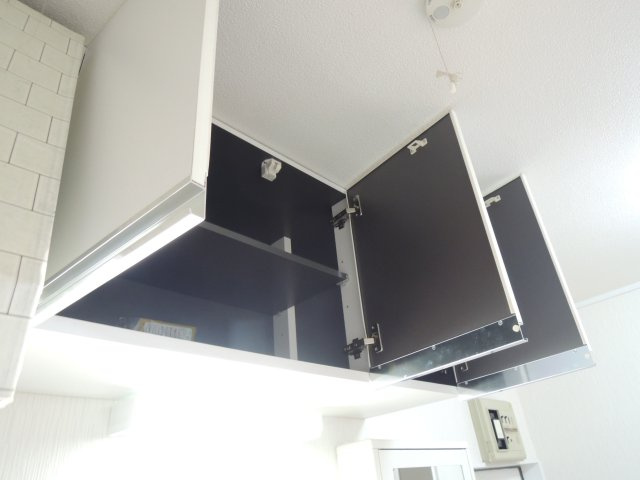 サンホワイトのキッチン|家具家電食器等全て揃ったお部屋で新生活がすぐにスタートできます【サンホワイト】※写真は202号室