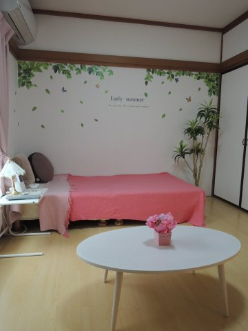 サンホワイトの洋室|家具家電食器等全て揃ったお部屋で新生活がすぐにスタートできます【サンホワイト】※写真は202号室