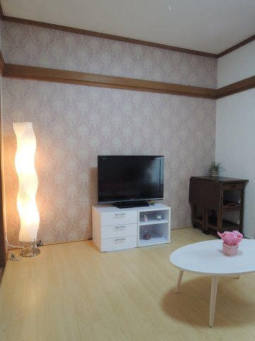 サンホワイトの洋室|家具家電食器等全て揃ったお部屋で新生活がすぐにスタートできます【サンホワイト】※写真は202号室