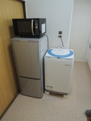 サンホワイトのキッチン|家具家電食器等全て揃ったお部屋で新生活がすぐにスタートできます【サンホワイト】※写真は202号室