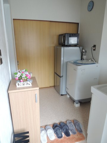 サンホワイトの玄関|家具家電食器等全て揃ったお部屋で新生活がすぐにスタートできます【サンホワイト】※写真は202号室