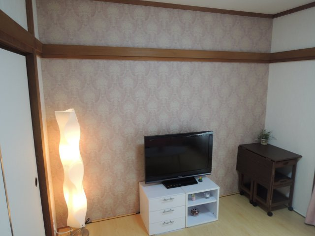 サンホワイトの洋室|家具家電食器等全て揃ったお部屋で新生活がすぐにスタートできます【サンホワイト】※写真は202号室