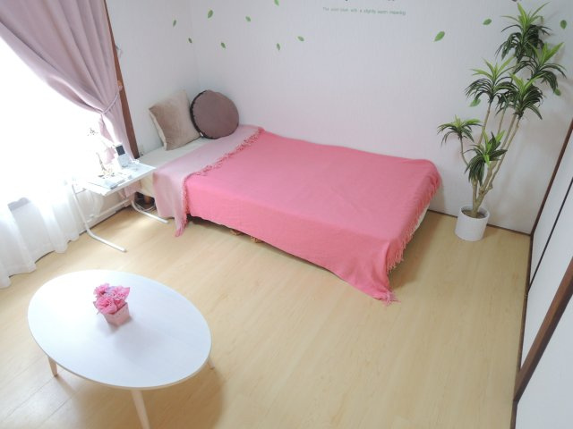 サンホワイトの洋室|家具家電食器等全て揃ったお部屋で新生活がすぐにスタートできます【サンホワイト】※写真は202号室