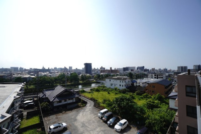 【展望】 | 【上質リフォーム】藤和三筋ハイタウン | 【四季を感じる】
四季の移ろい・爽やかな青空や風を感じられ
自然を愉しめるパノラマビュー。
毎日の暮らしに余裕を感じさせてくれる、
遮る物の無い開放的な眺望を是非、ご堪能ください。