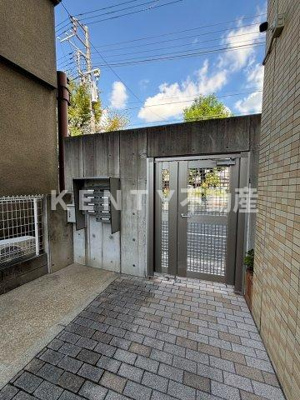 【エントランス】 | キャナルパーク | 落ち着いたエントランスです