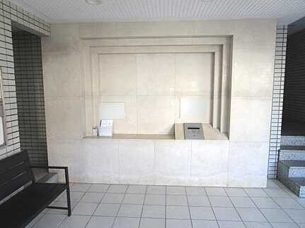 戸坂山崎CO-OPマンションのエントランス