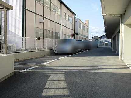 戸坂山崎CO-OPマンションの駐車場