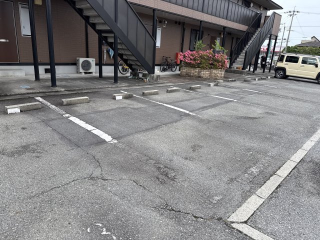 サンライフ新町Ｂの駐車場