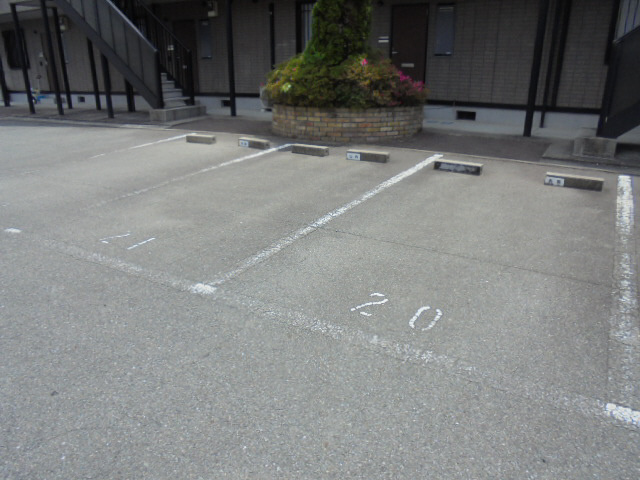 サンライフ新町Ｂの駐車場