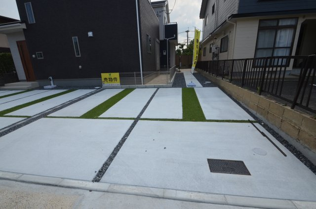 新築住宅　永犬丸南町２棟の駐車場