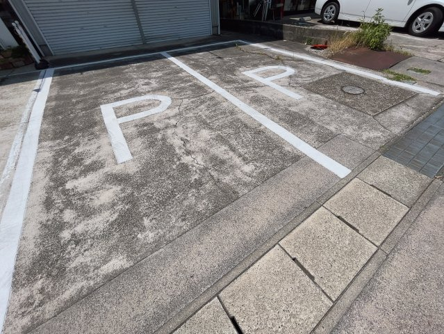 月見加藤店舗の駐車場