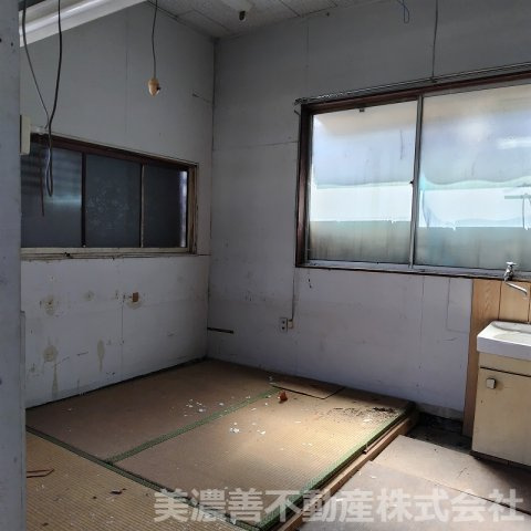 ６３４３０　岐阜市天池事業用の和室