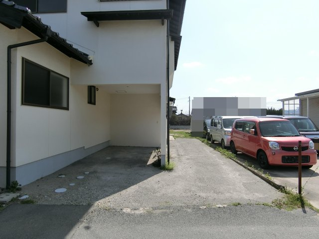 両三柳戸建の駐車場