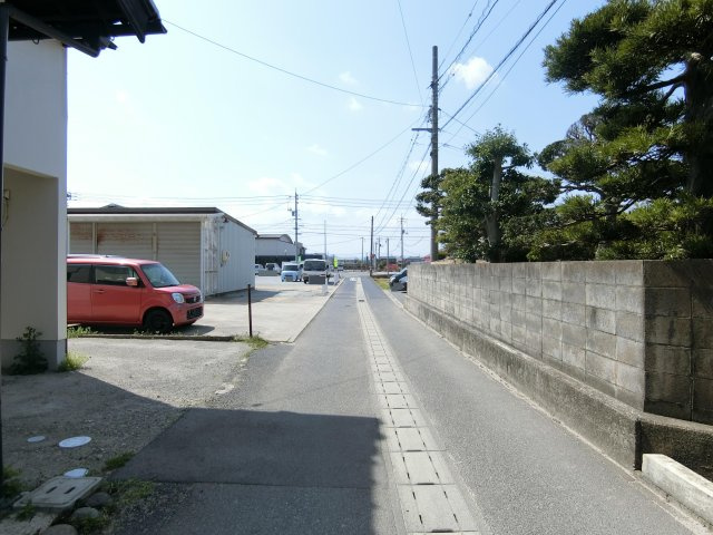 両三柳戸建の前面道路含む現地写真