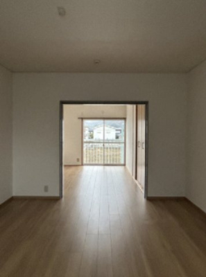  | ファミリー春 | 元々奥は和室だったのを洋室にリフォーム！