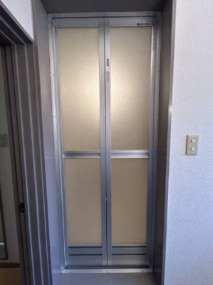 【浴室】 | ファミリー春 | 浴室へのドアは折戸です