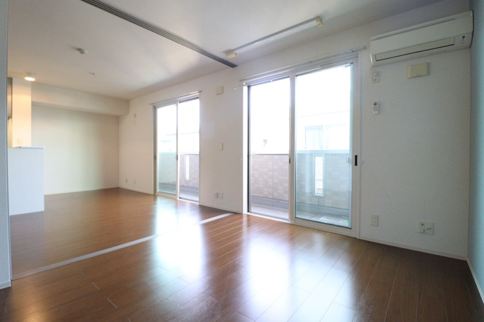 シャン・ヴィラージュの居間・リビング