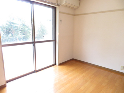 【居間・リビング】 | メゾンドアーサⅥ | 1階洋室