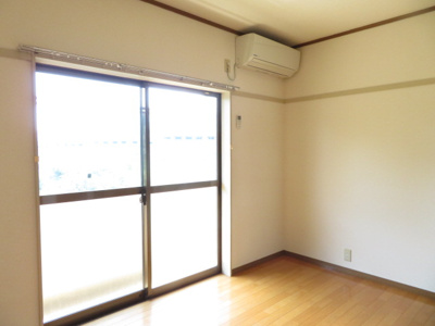 【洋室】 | メゾンドアーサⅥ | 2階南洋室