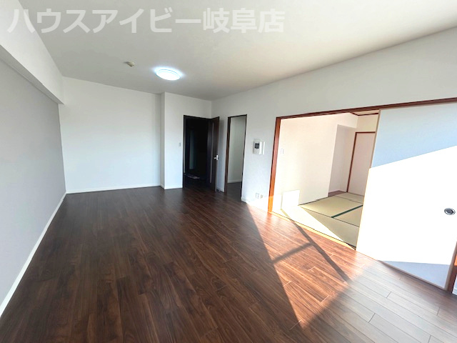 【居間・リビング】の画像