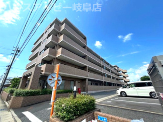 【外観】 | ファミール茜部4階部分！生活しやすい環境整っております♪水回りすべて新品交換！ | ファミール茜部1階部分！専用庭あり♪18.4帖のゆとりのあるリビング！最寄りのバス停徒歩1分！
ファミール茜部4階部分！生活しやすい環境整っております♪水回りすべて新品交換！