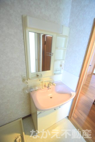 【洗面所】 | 脱衣スペースもあります