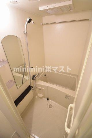 プレサンス堺筋本町ディスティニーの浴室