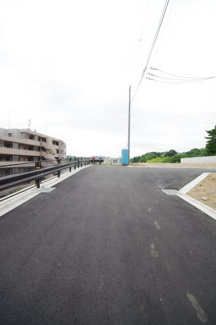 【前面道路含む現地写真】