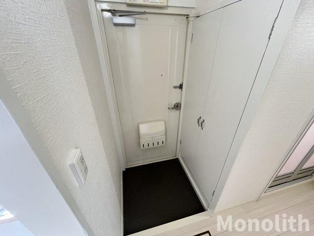 津久野南６号棟の玄関