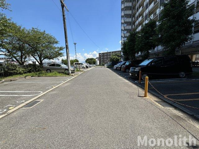 津久野南６号棟の駐車場