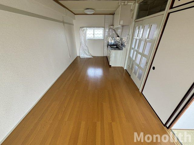 津久野南６号棟の居間・リビング