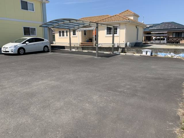 八女郡広川町大字一條のアパートの駐車場