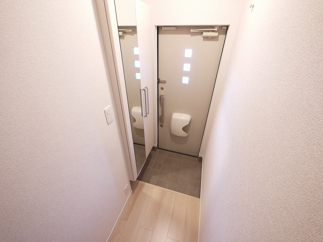 ベルソレイユⅡの玄関|収納もある玄関です